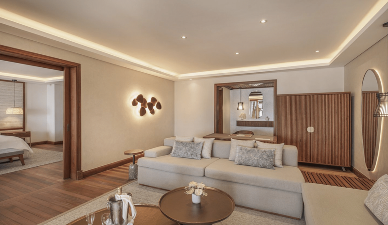 Two Bedroom Senior Family Suite Beachfront, Living